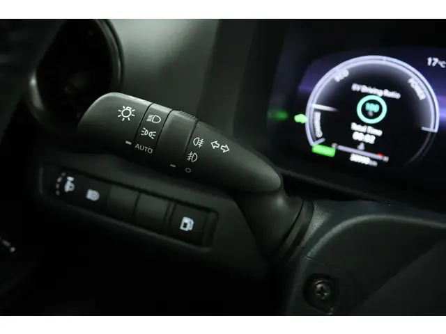 Toyota C-HR 1.8 Hybrid 140 Dynamic 2024 Hybride Benzine 31