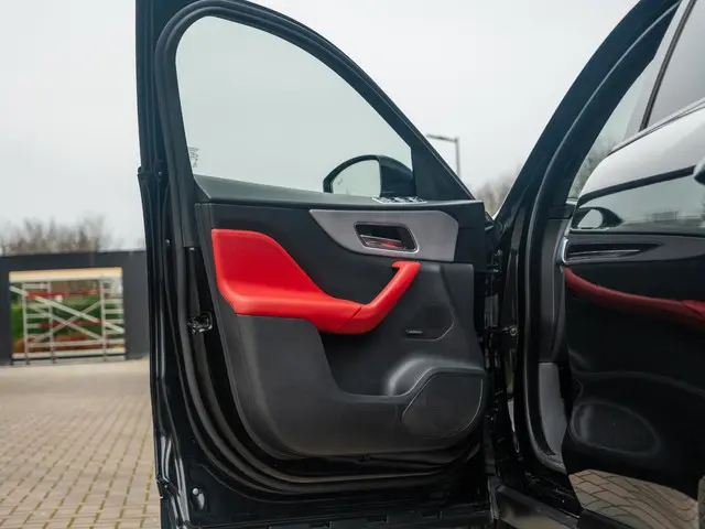 Jaguar F-PACE 2.0 Portfolio AWD 20d 2016 Diesel 52