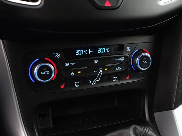 Ford Focus Wagon 1.0 Titanium Edition- 2015 Benzine 10
