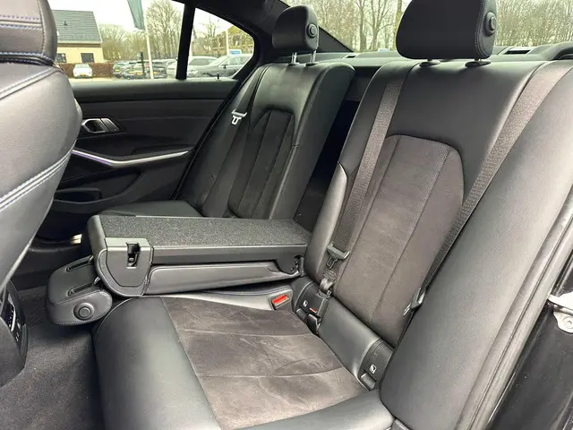 BMW 3 Serie 330e 2020 Hybride Benzine 13