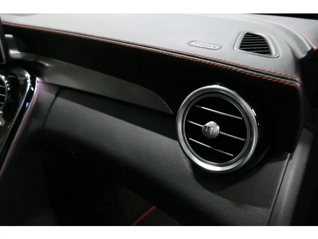 Mercedes-Benz C-Klasse 180 AMG Line 2018 Benzine 33