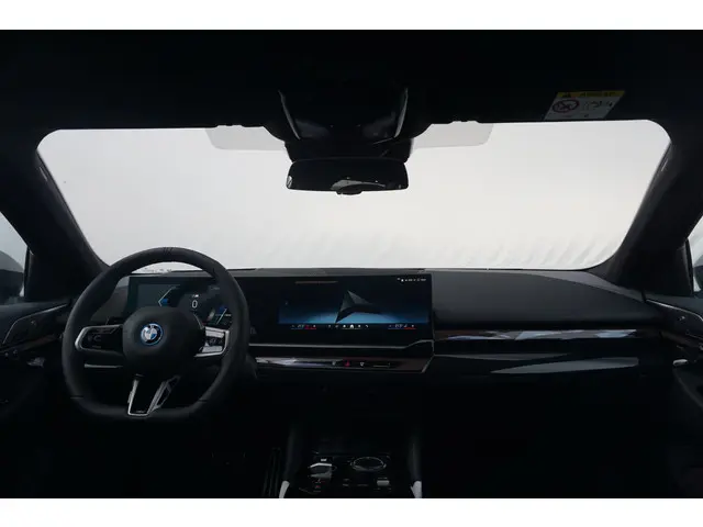 BMW 5 Serie Touring 550e xDrive 2026 Hybride Benzine 23
