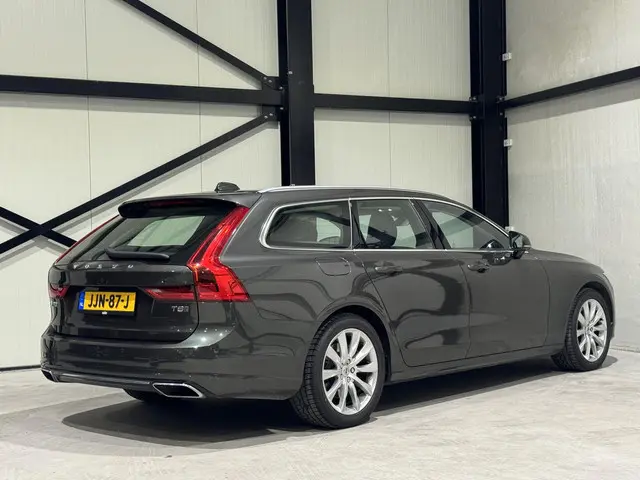 Volvo V90 2