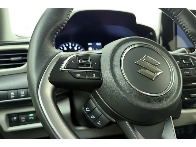 Suzuki Swift 1.2 Select Smart Hybrid 2025 Benzine 19