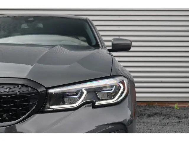 BMW 3 Serie 330i M-Sport 2021 Benzine 18
