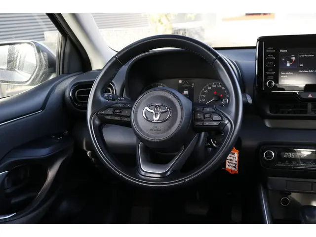 Toyota Yaris 1.5 Hybrid Active 2022 Hybride Benzine 22