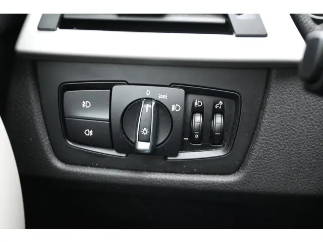 BMW 3 Serie 316i Business 2015 Benzine 15