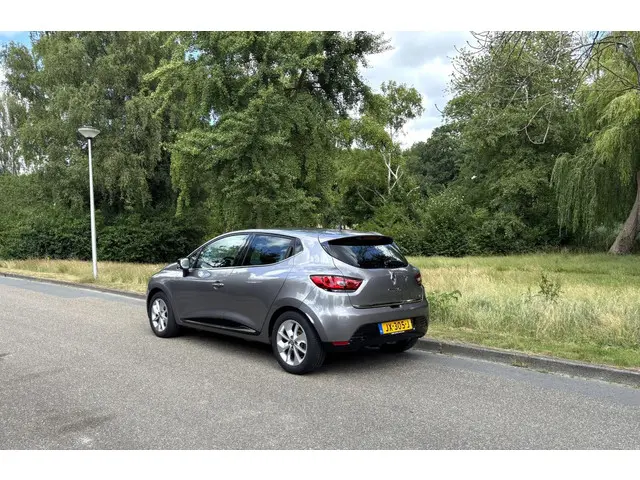 Renault Clio Your Classic Car SOLD. 2016 Benzine 14