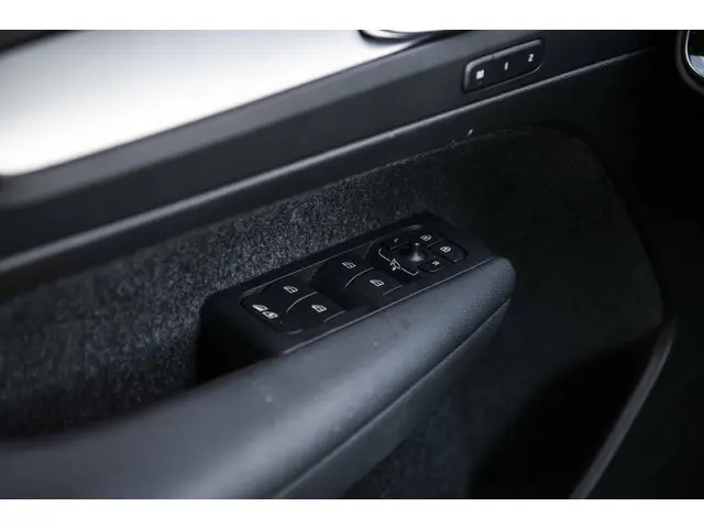 Volvo XC40 2.0 B3 Plus Black Edition 2025 Benzine 23