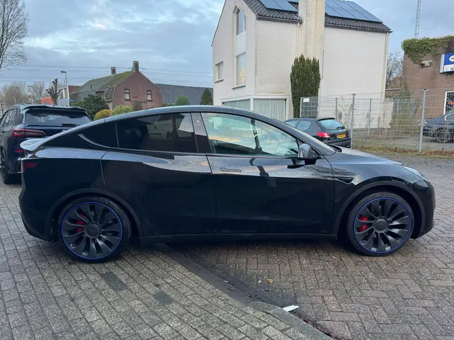 Tesla Model Y Performance AWD 75 kWh 2022 Elektrisch 6