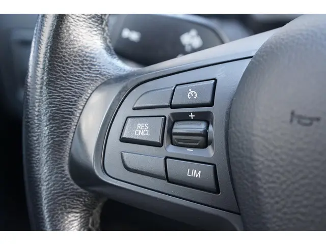BMW X1 sDrive18i High Executive 2018 Benzine 26