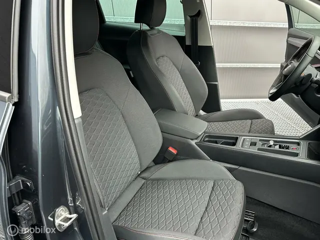 SEAT Leon Sportstourer 1.5 eTSI FR Business 2024 Benzine 18
