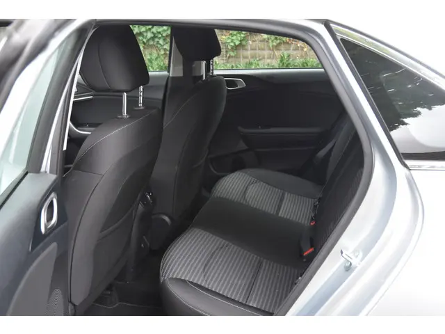 Kia Ceed 1.0 T-GDi DynamicLine 2023 Benzine 8