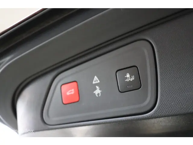 Peugeot 3008 1.6 e-THP GT Line | Trekhaak | 2016 Benzine 19