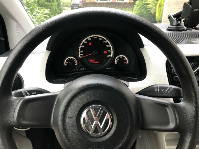 Volkswagen up! 1.0 cheer up! BlueMotion 2013 Benzine 8