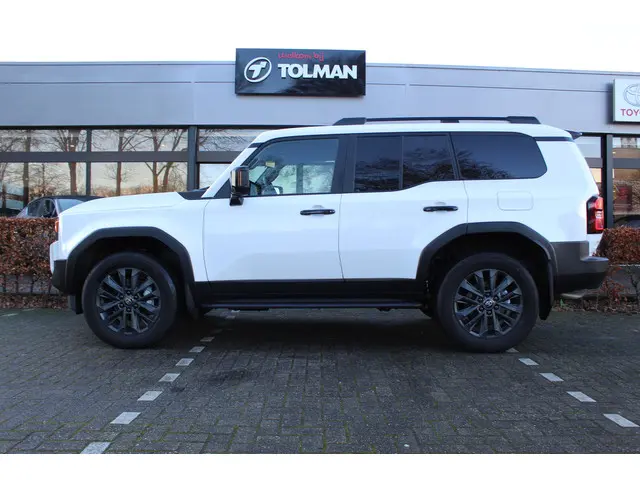 Toyota Land Cruiser 2.8 D-4D Van Professional 2024 Diesel 5