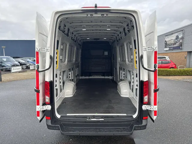 Volkswagen Crafter 35 2.0 TDI L5H3 2024 Diesel 9