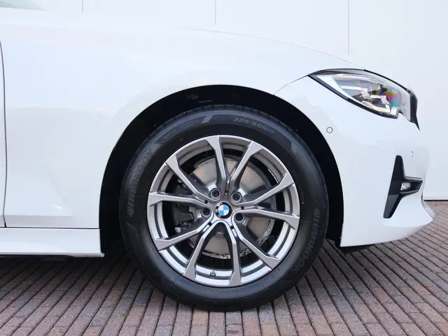 BMW 3 Serie Touring 320i Executive Edition 2020 Benzine 5
