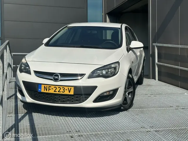 Opel Astra 1.6 Business+ 2015 Benzine 6
