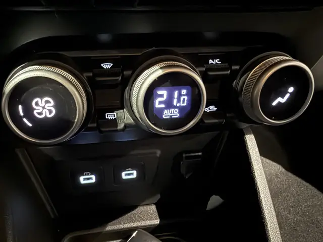 Dacia Duster 1.0 TCe Journey 2023 Benzine 10