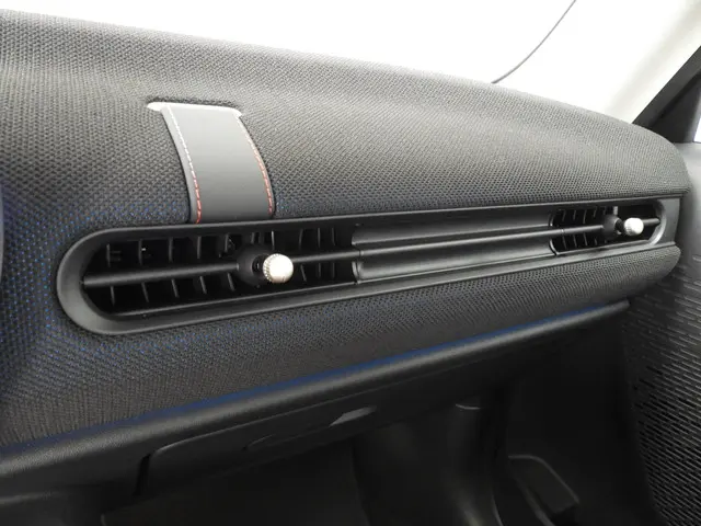 MINI 3-Deurs Cooper C 2024 Benzine 19