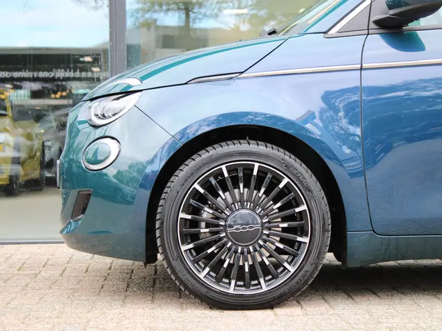 Fiat 500 3+1 La Prima 42 kWh 2023 Elektrisch 12
