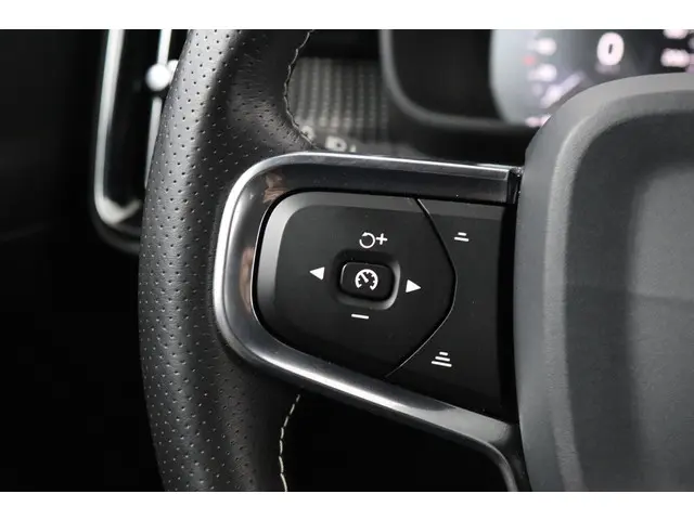 Volvo XC40 1.5 T3 R-Design 2019 Benzine 18