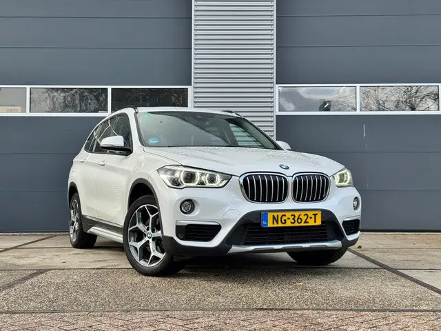 BMW X1 sDrive18i Centennial High Executive 2017 Benzine 8