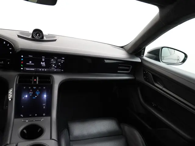 Porsche Taycan Turbo 93 kWh 2020 Elektrisch 26