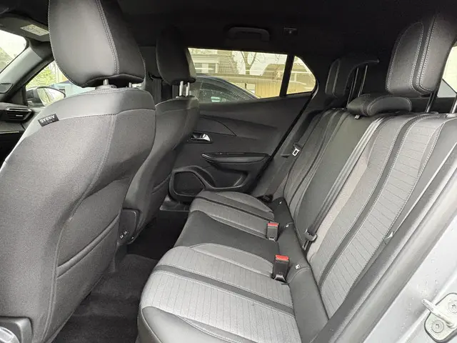 Peugeot 2008 1.2T Automaat 130pk Allure 2023 Benzine 17