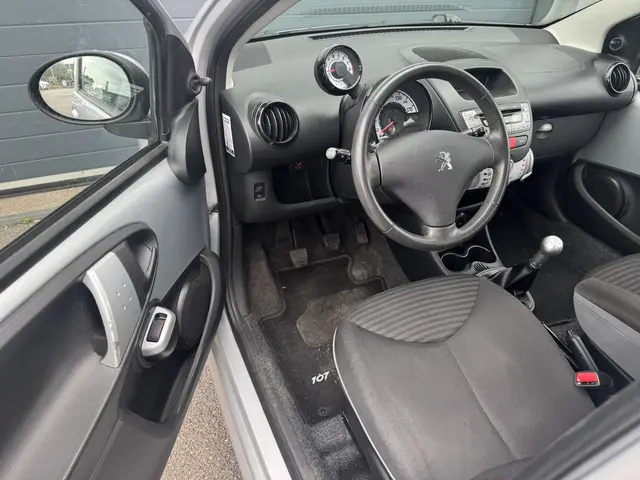 Peugeot 107 1.0 Active 2012 Benzine 9