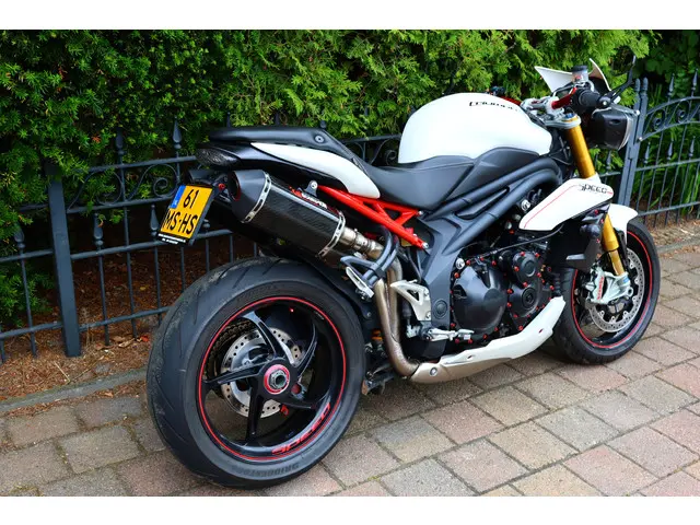 Triumph Speed Triple R 1050 ABS 2012 Benzine 8