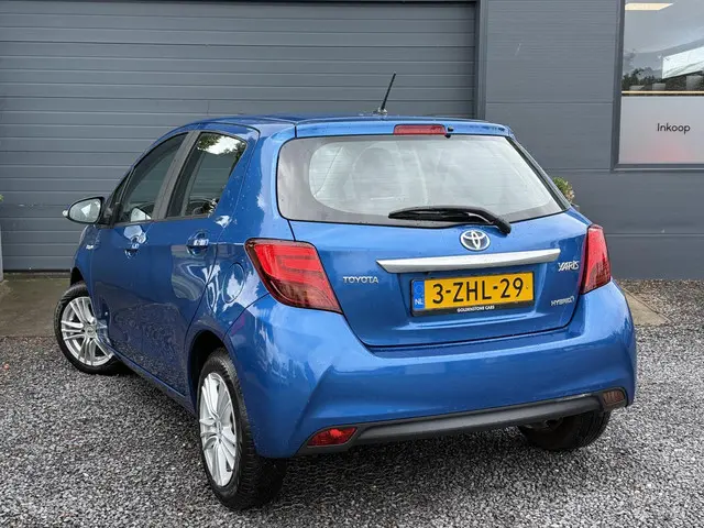 Toyota Yaris 1.5 Hybrid Aspiration 2015 Hybride Benzine 4
