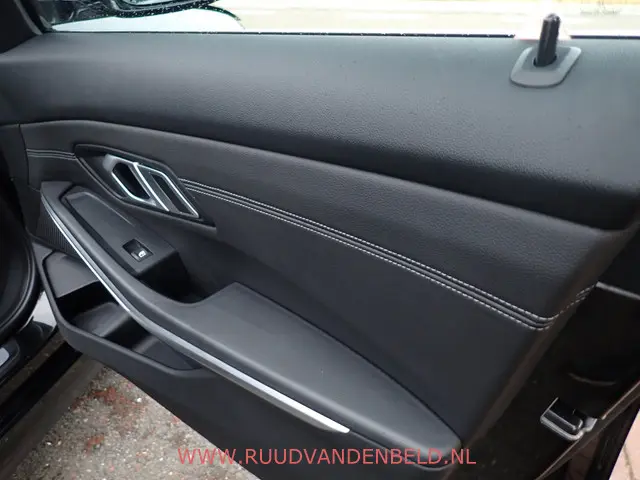 BMW 3 Serie 318i 2021 Benzine 22