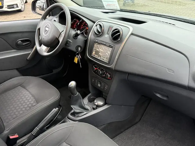 Dacia Sandero 0.9 TCe Lauréate 12/2013 Navi 2013 Benzine 8