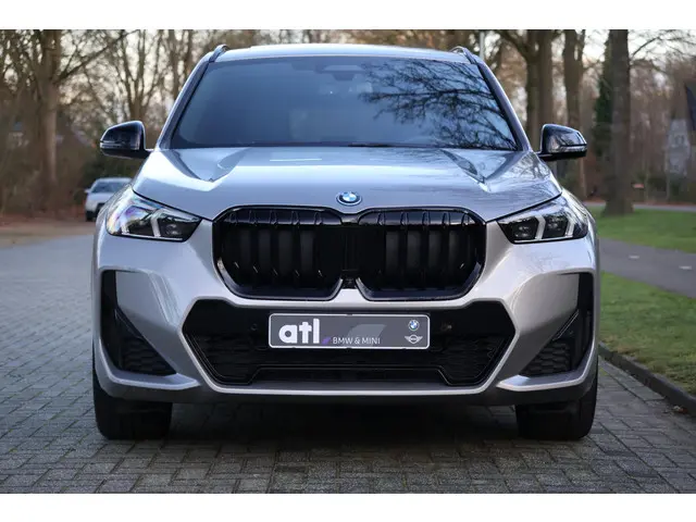 BMW X1 xDrive30e 2023 Hybride Benzine 10