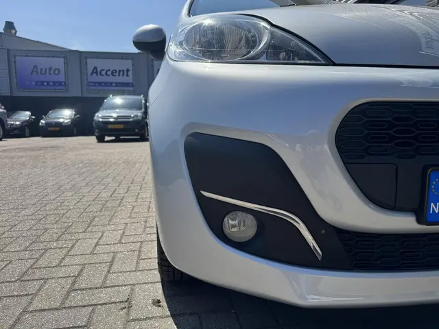 Peugeot 107 1.0 Envy 2013 Benzine 16
