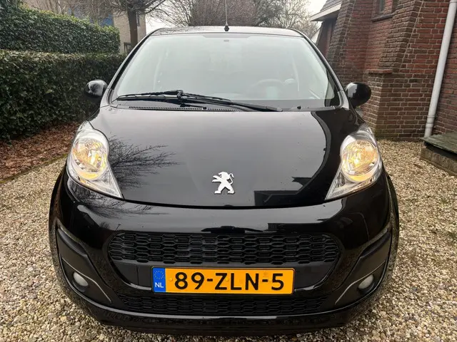 Peugeot 107 1.0 Active 2013 Benzine 11