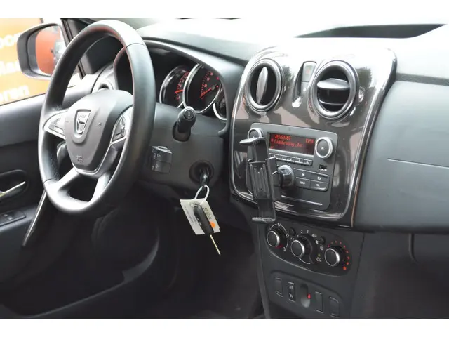 Dacia Sandero 0.9 TCe Laureate automaat 2018 Benzine 26