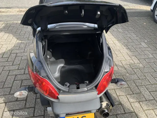 Piaggio MP3 400 LT 24.dkm AUTORIJBEWIJS B 2014 Benzine 19