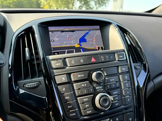 Opel Astra GTC 2.0 Turbo OPC | Recaro | 20inch 2018 Benzine 21