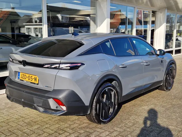 Peugeot 408 1.6 HYbrid GT 180 EAT8 2024 Hybride Benzine 3