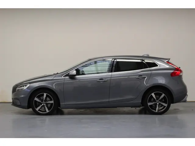 Volvo V40 T3 Polar+ Sport Automaat 2019 Benzine 2