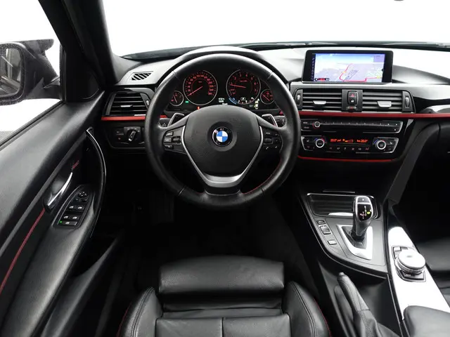 BMW 3 Serie F30 328i M Performance Aut- 2013 Benzine 9
