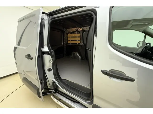 Opel Combo 1.5 BlueHDi 100 S&S L1 2024 Diesel 8