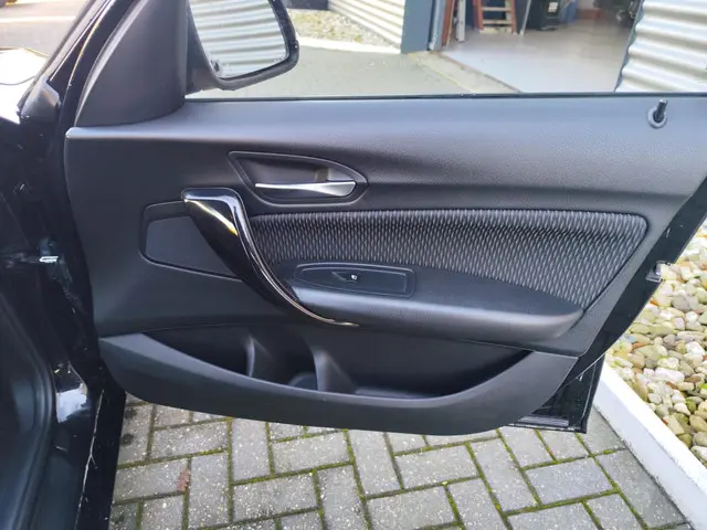 BMW 1 Serie 114i EDE Executive 2014 Benzine 19