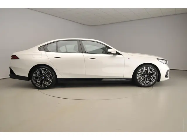 BMW 5 Serie Sedan 530e 2025 Hybride Benzine 4
