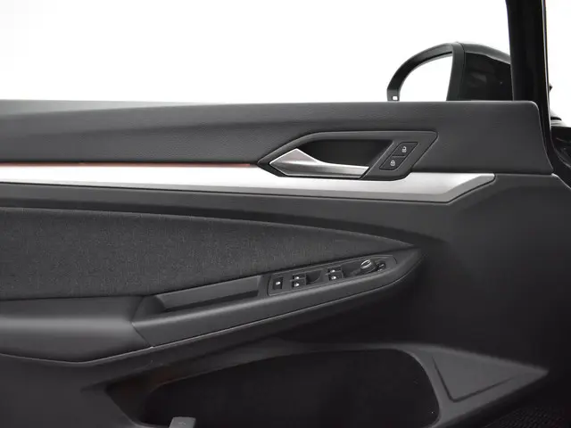 Volkswagen Golf 1.0 Tsi 110pk Life 2023 Benzine 35