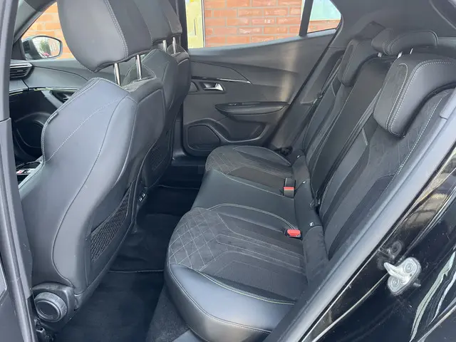 Peugeot e-2008 EV GT Pack 50 kWh 2022 Elektrisch 10