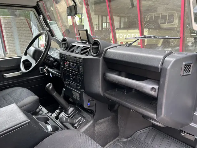 Land Rover Defender 2.2 D HT 110" SE 2015 Diesel 20